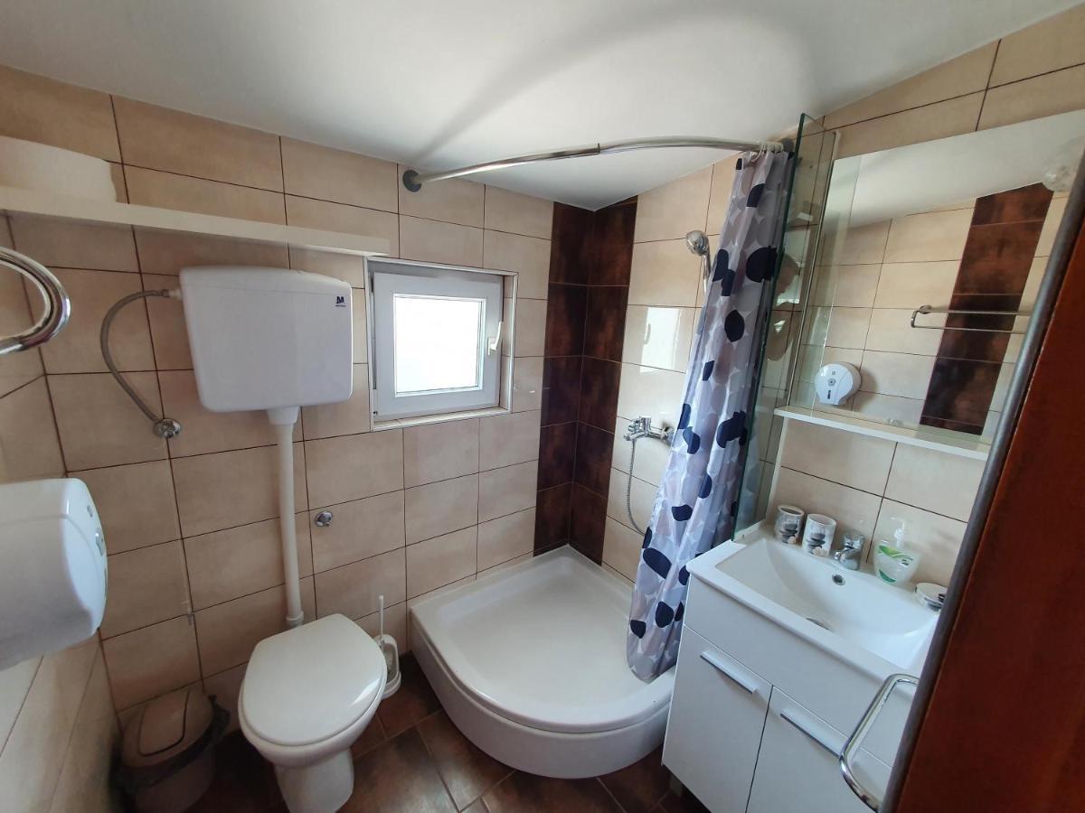 Apartmani Deak Vir Ngoại thất bức ảnh