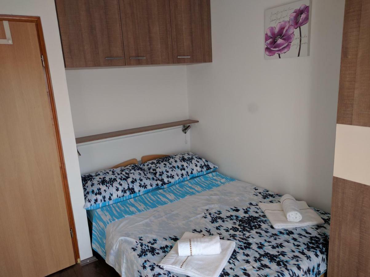 Apartmani Deak Vir Ngoại thất bức ảnh